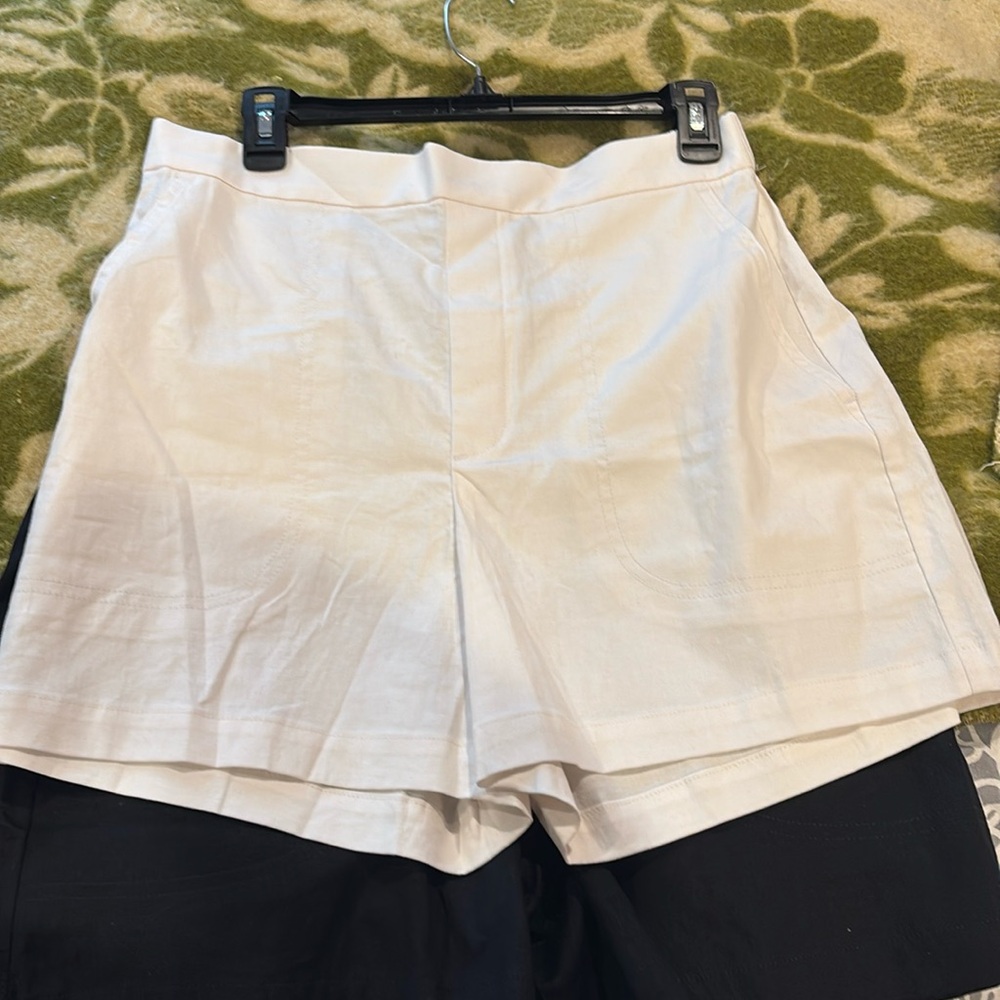 Linen/cotton pair of shorts